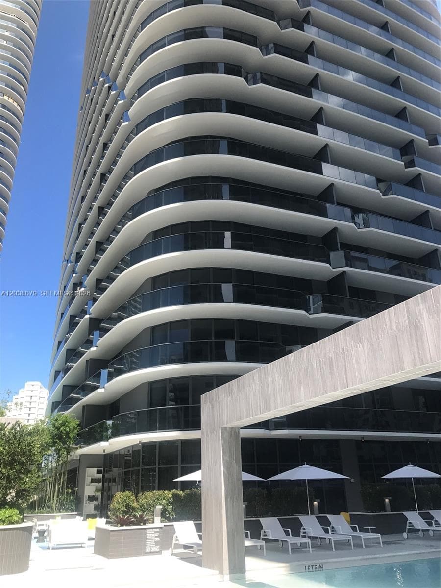 55 SW 9th St # 1607, Miami, FL 33130 photo 3