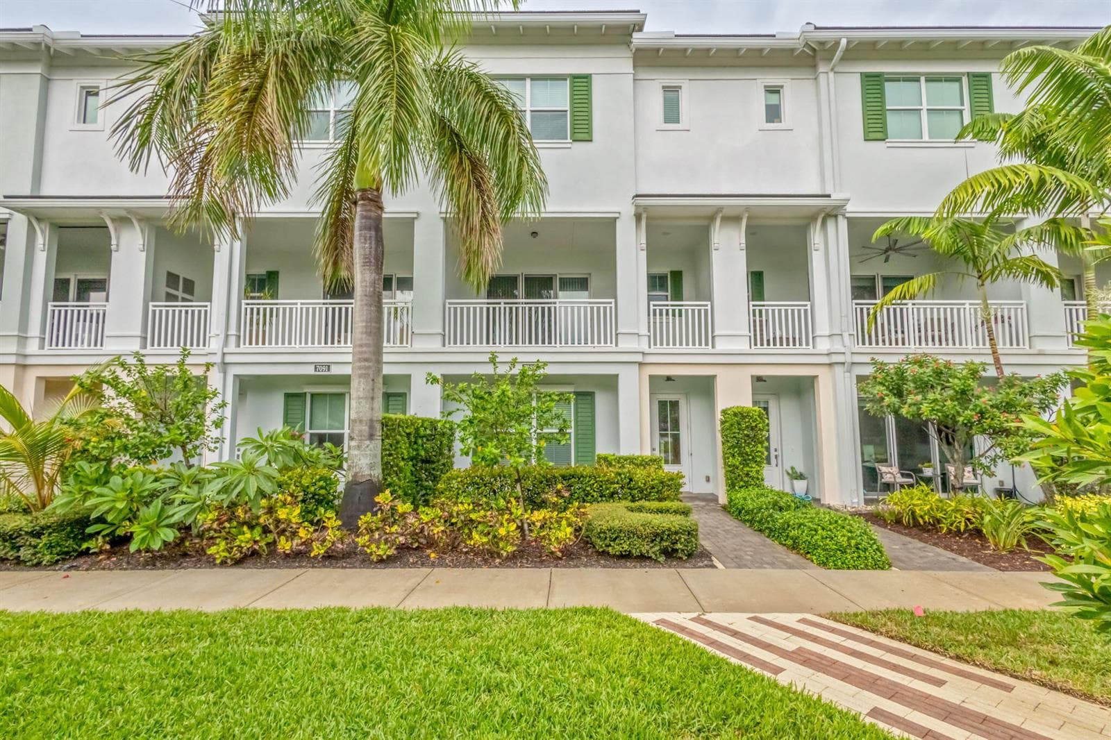 7089 Edison Place, Palm Beach Gardens, FL 33418 photo 2