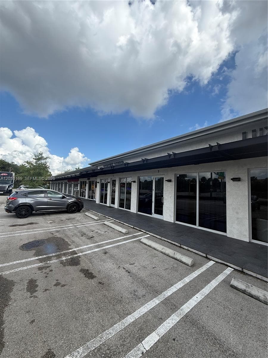 8205 NW 12th St, Doral, FL 33126 photo 2