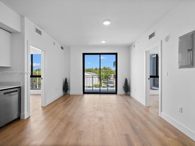 2479 NE 192nd St # 306, Miami, FL 33180 photo 3