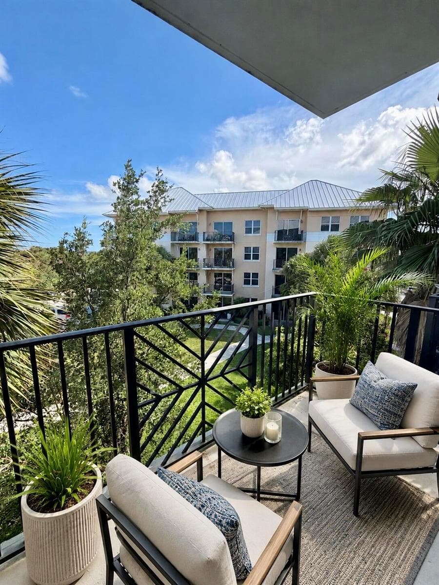 1590 Cameron Samuel Lane, West Palm Beach, FL 33401 photo 2