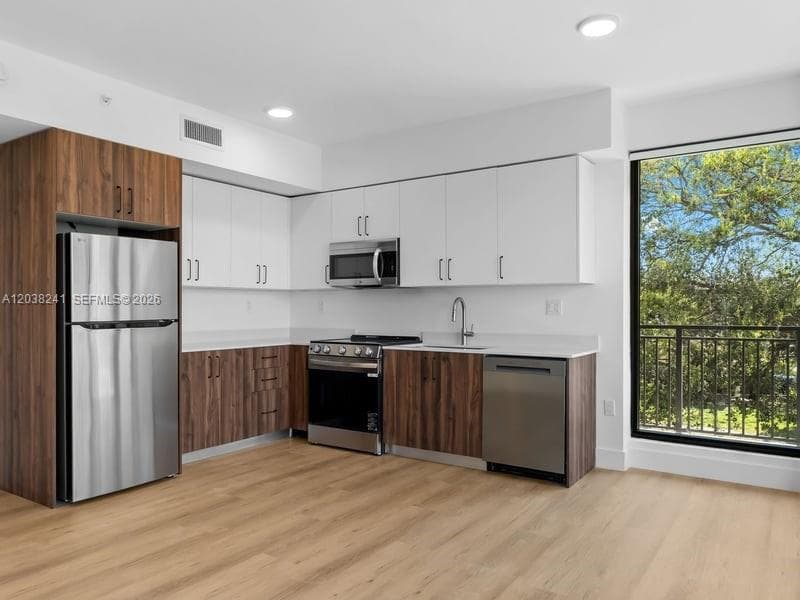 2479 NE 192nd St # 308, Miami, FL 33180 photo 3