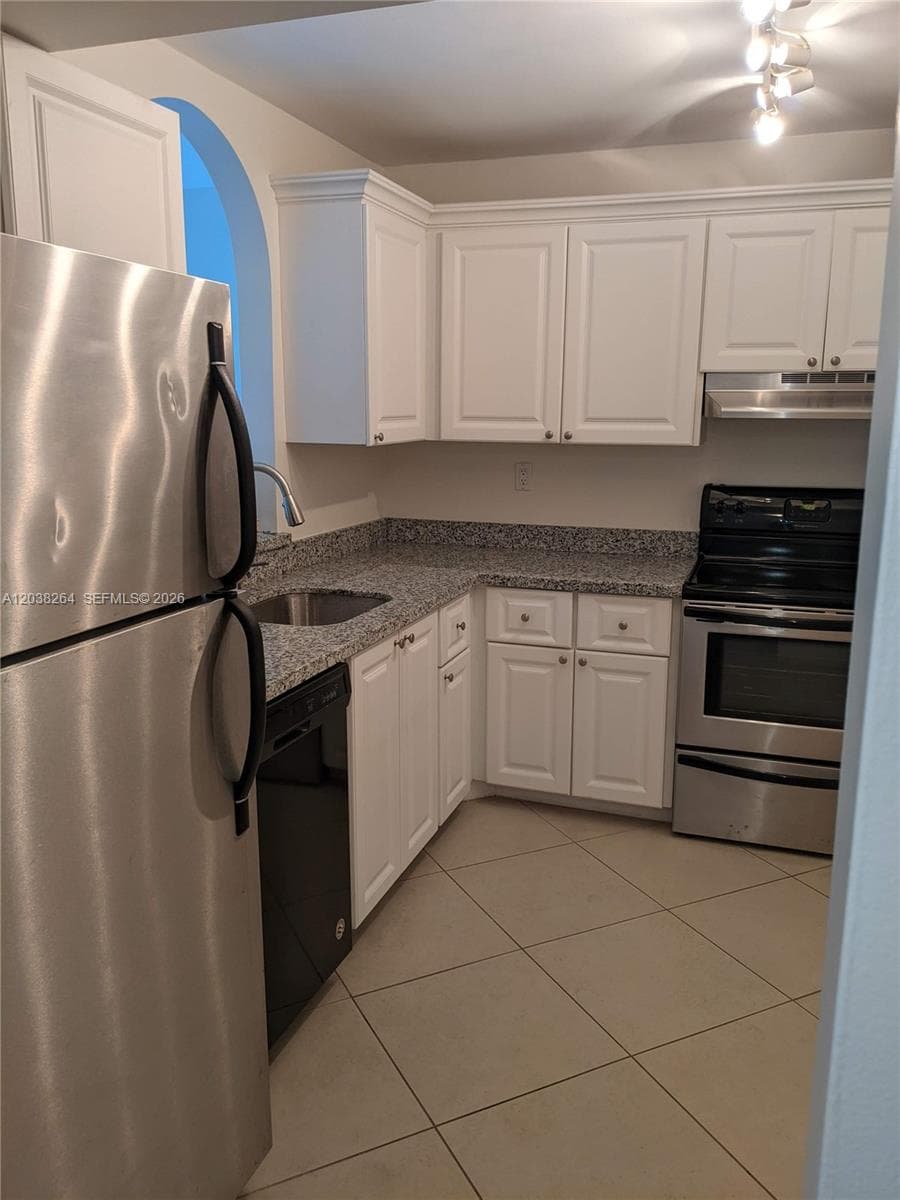 711 N Pine Island Rd # 314, Plantation, FL 33324 photo 3