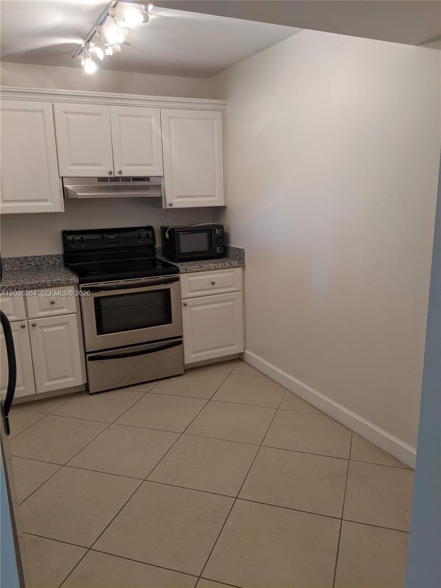711 N Pine Island Rd # 314, Plantation, FL 33324 photo 4