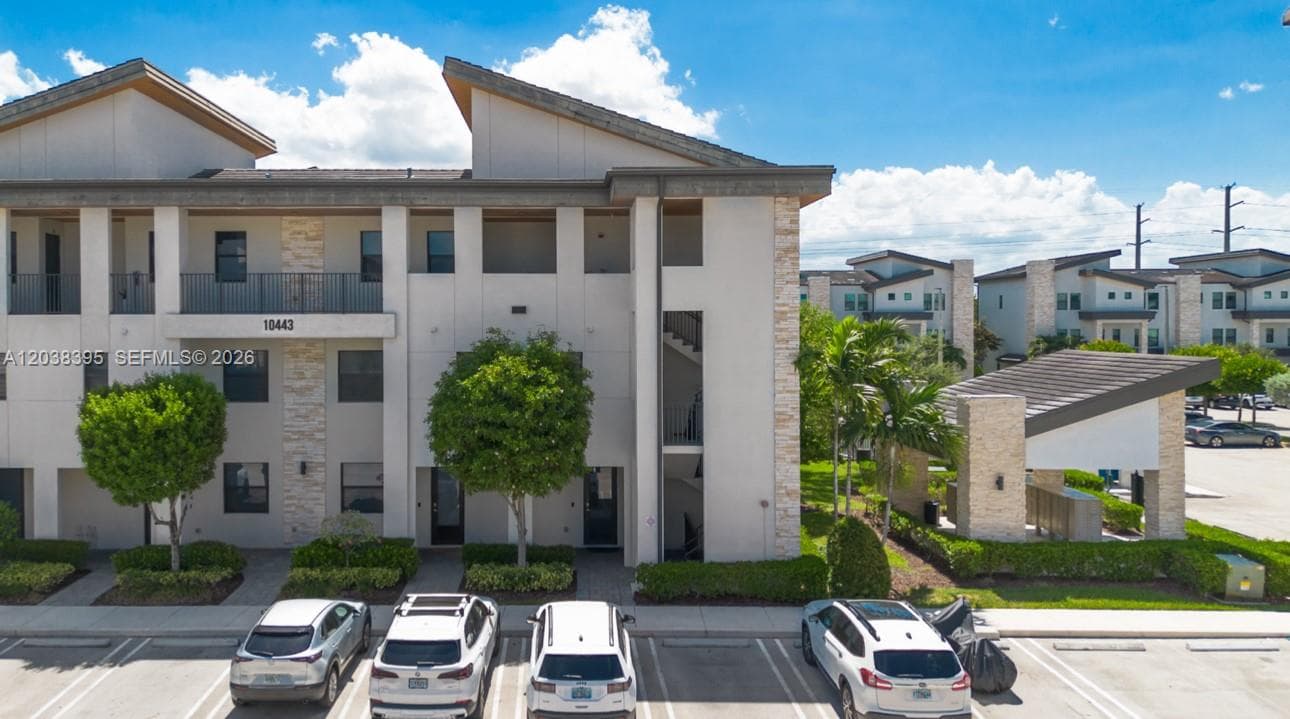 10443 NW 82nd St # 8, Doral, FL 33178 photo 2