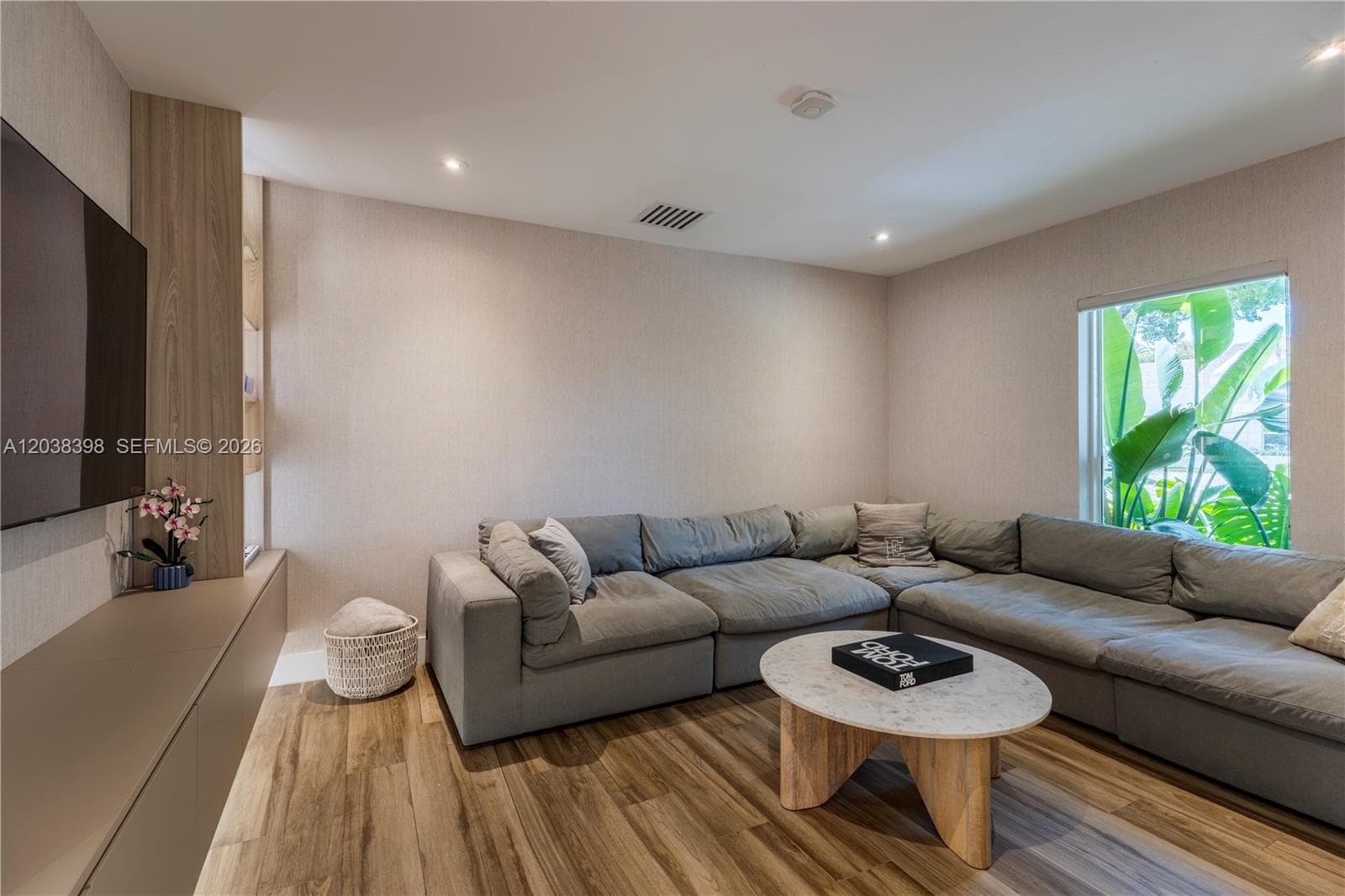 2021 NE 212th St, Miami, FL 33179 photo 4