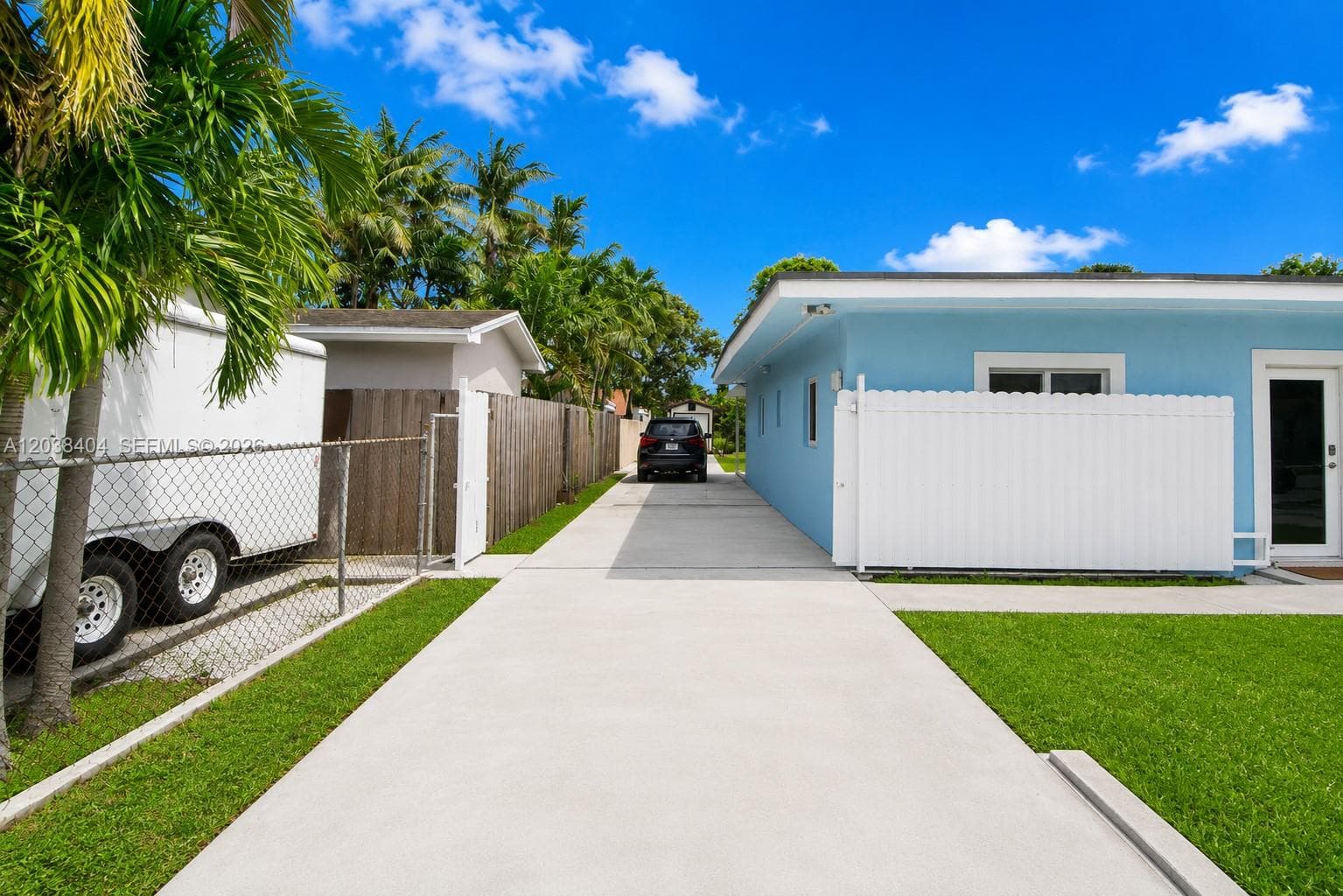 572 E 38th St, Hialeah, FL 33013 photo 4