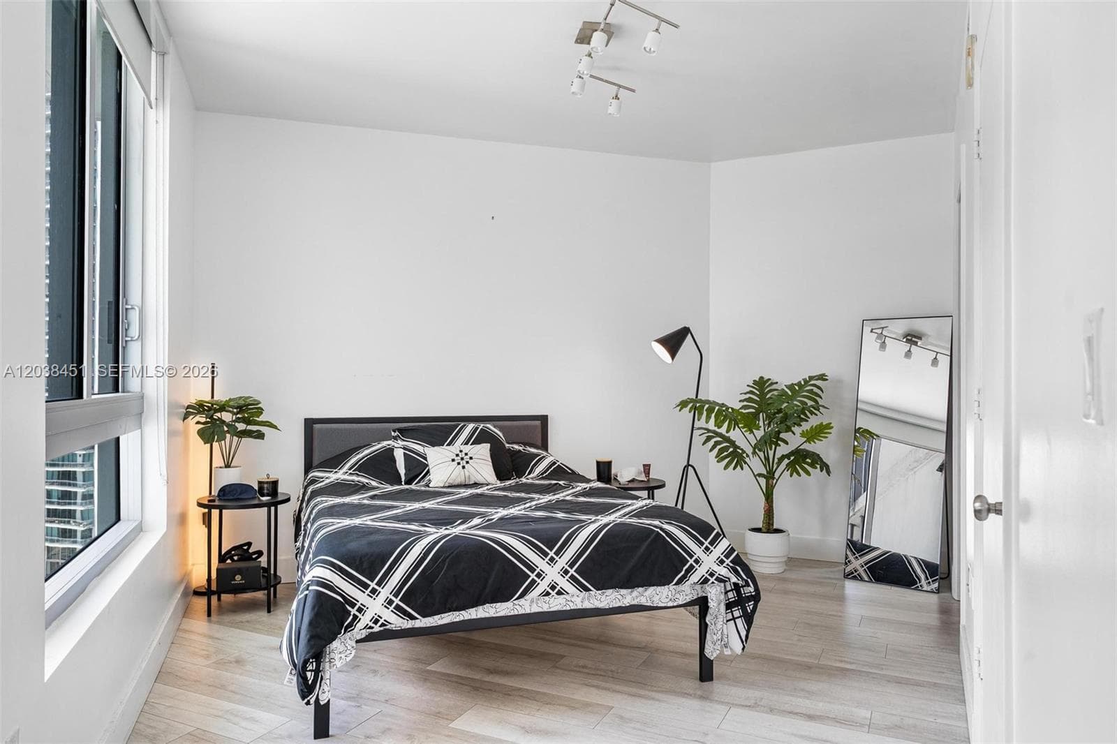 350 S Miami Ave # 2108, Miami, FL 33130 photo 4
