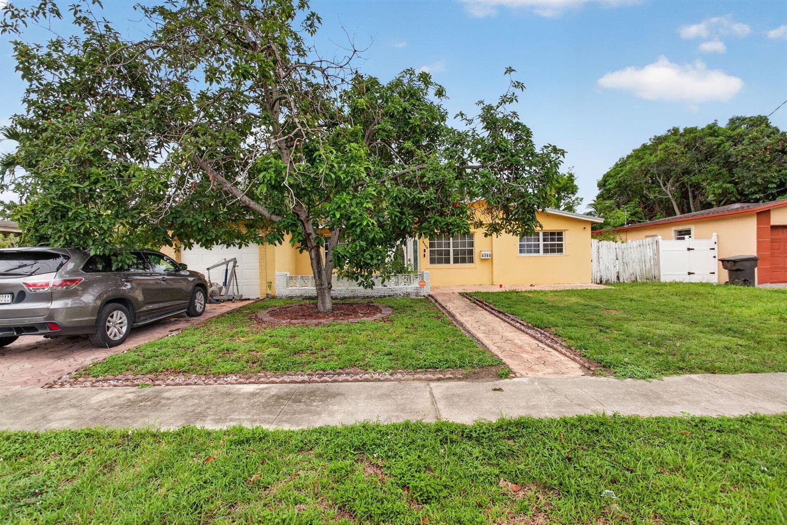4390 NW 35th Avenue, Lauderdale Lakes, FL 33309 photo 2