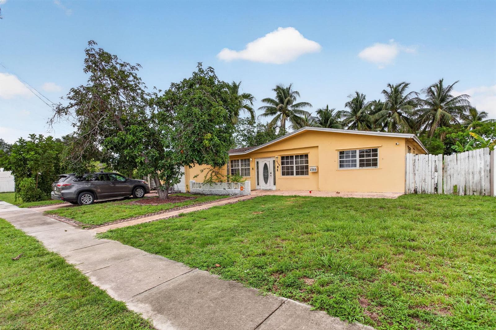 4390 NW 35th Avenue, Lauderdale Lakes, FL 33309