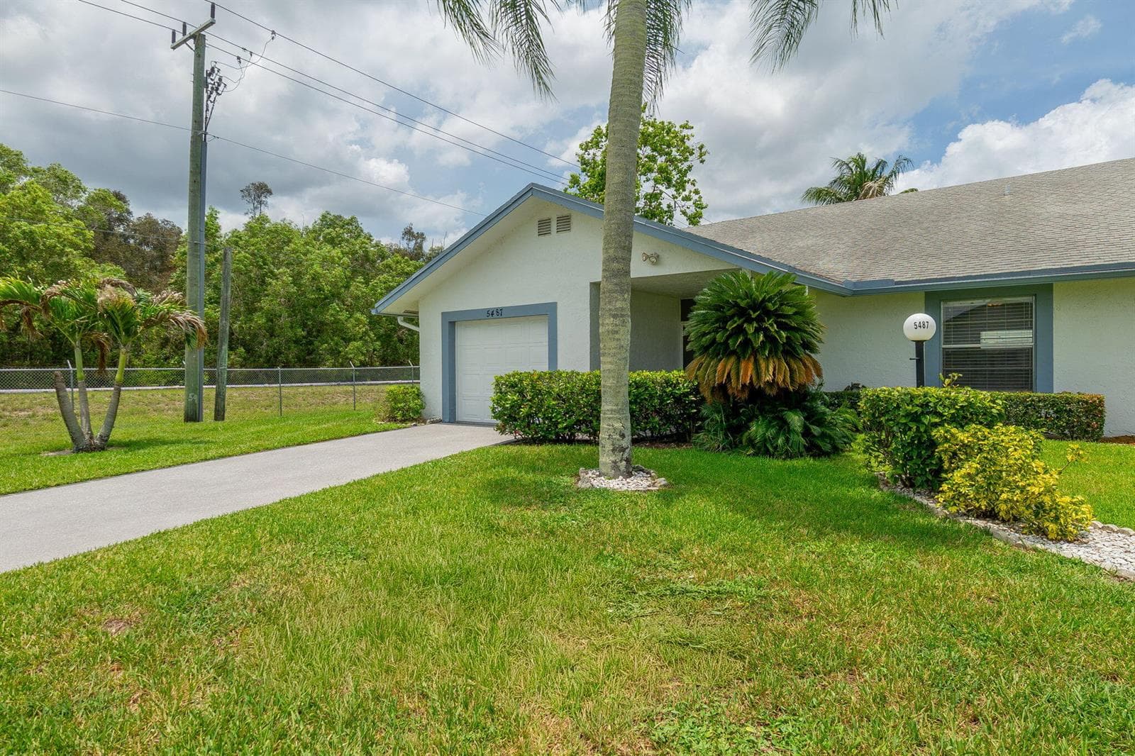 5487 Crystal Anne Drive, West Palm Beach, FL 33417 photo 2