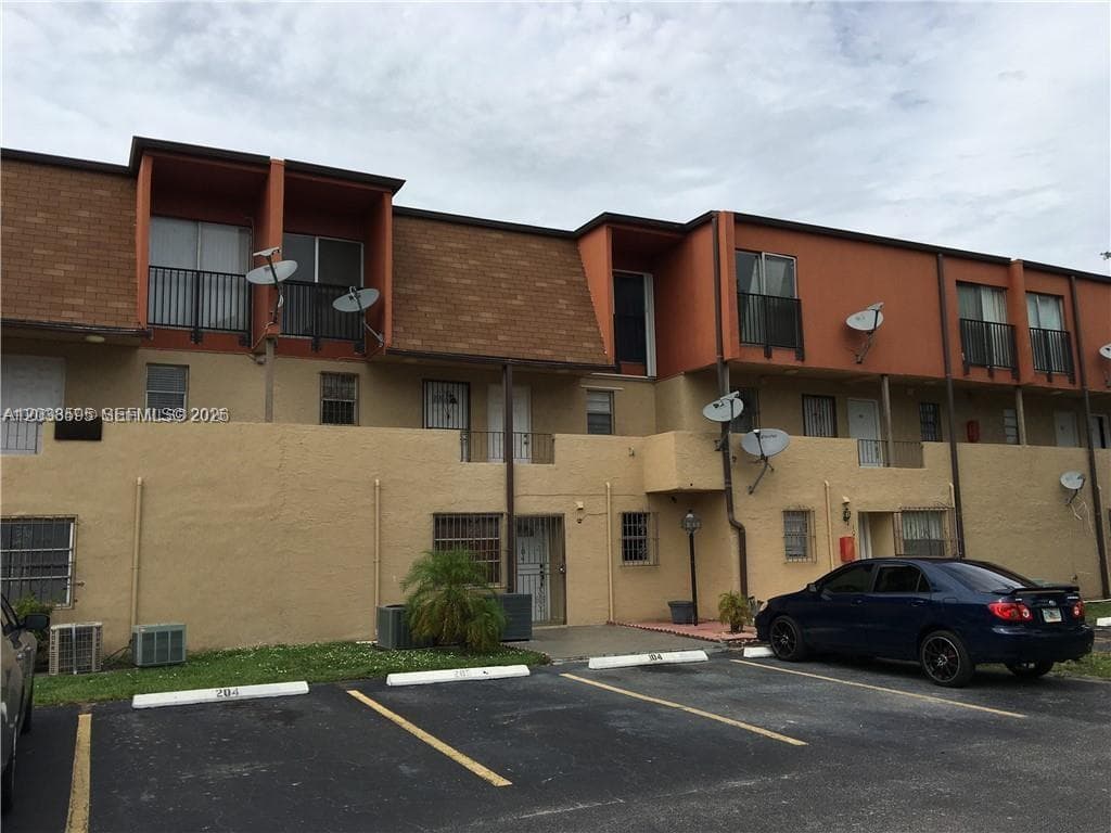 315 NW 109th Ave # 207, Miami, FL 33172 photo 4