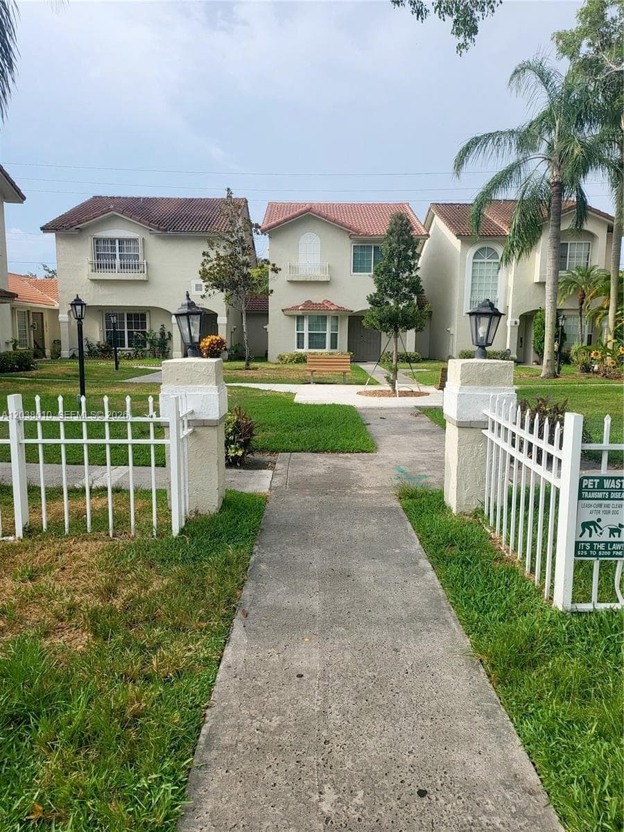 10877 NW 8th St, Pembroke Pines, FL 33026 photo 3