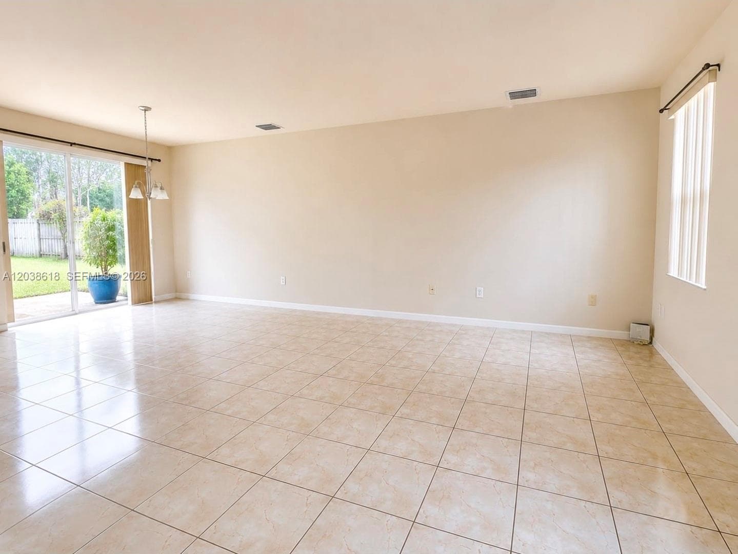 641 E Mowry Ct, Homestead, FL 33030 photo 2