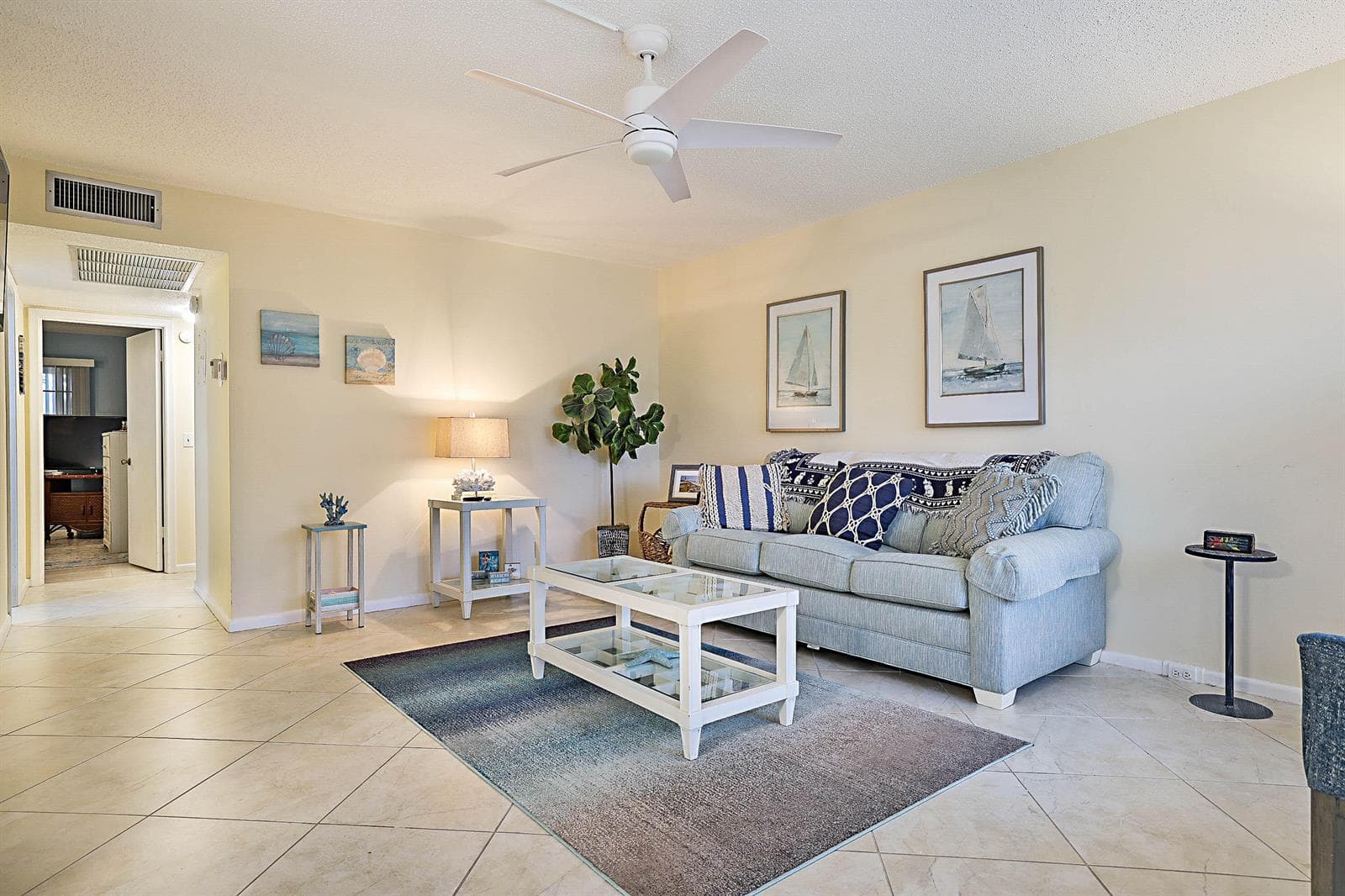 1023 Ellesmere B, Deerfield Beach, FL 33442 photo 4