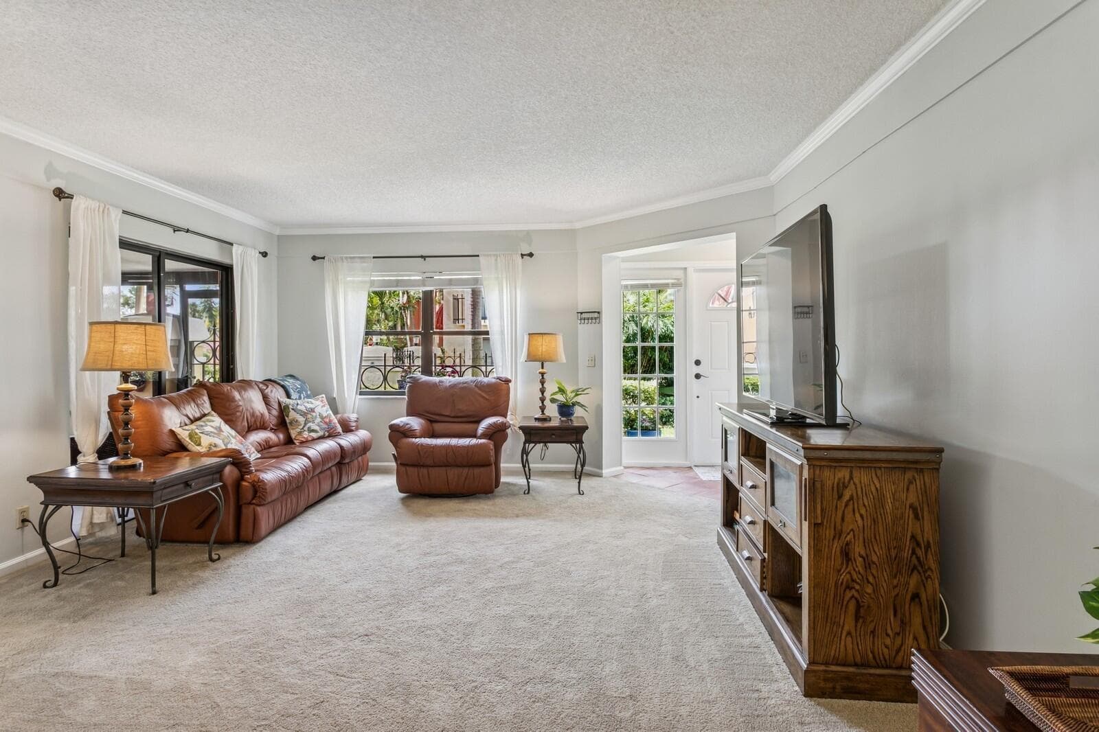 24 Uno Lago Drive, Juno Beach, FL 33408 photo 3