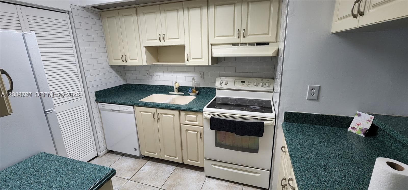 931 NE 199th St # 202-22, Miami, FL 33179 photo 4