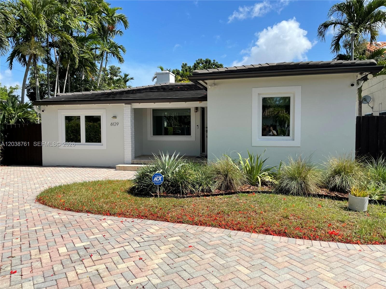 6129 SW 28th St, Miami, FL 33155 photo 2