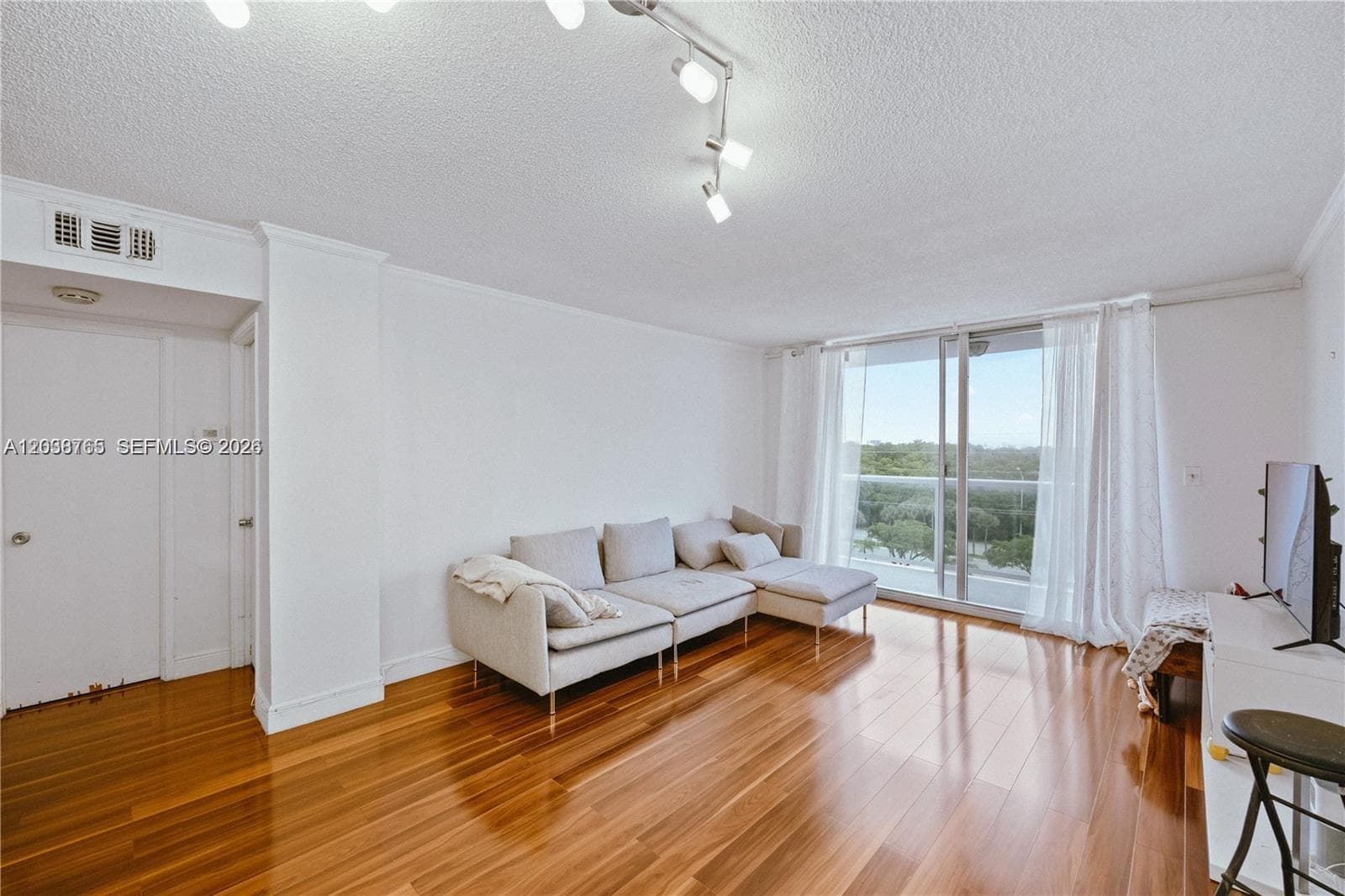 2841 NE 163rd St # 704, North Miami Beach, FL 33160 photo 4