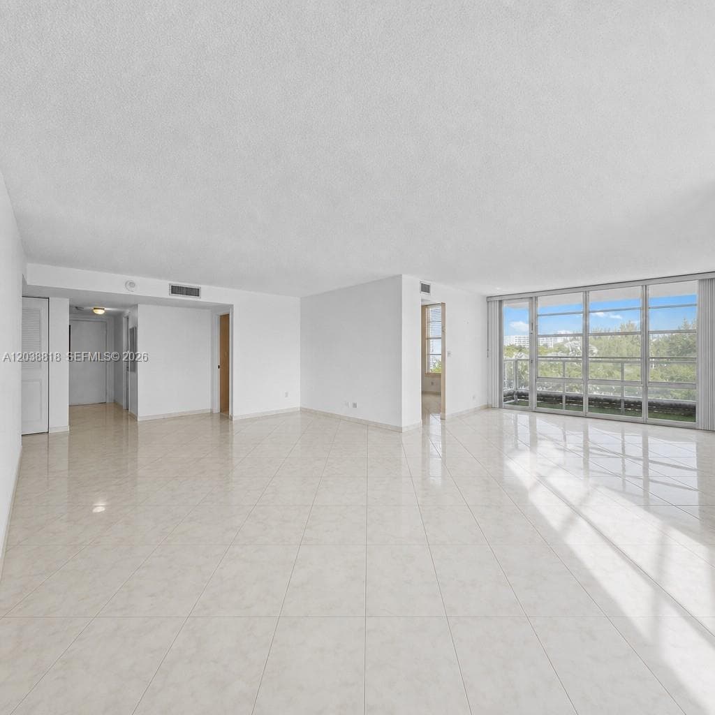 230 174th St # 404, Sunny Isles Beach, FL 33160 photo 2