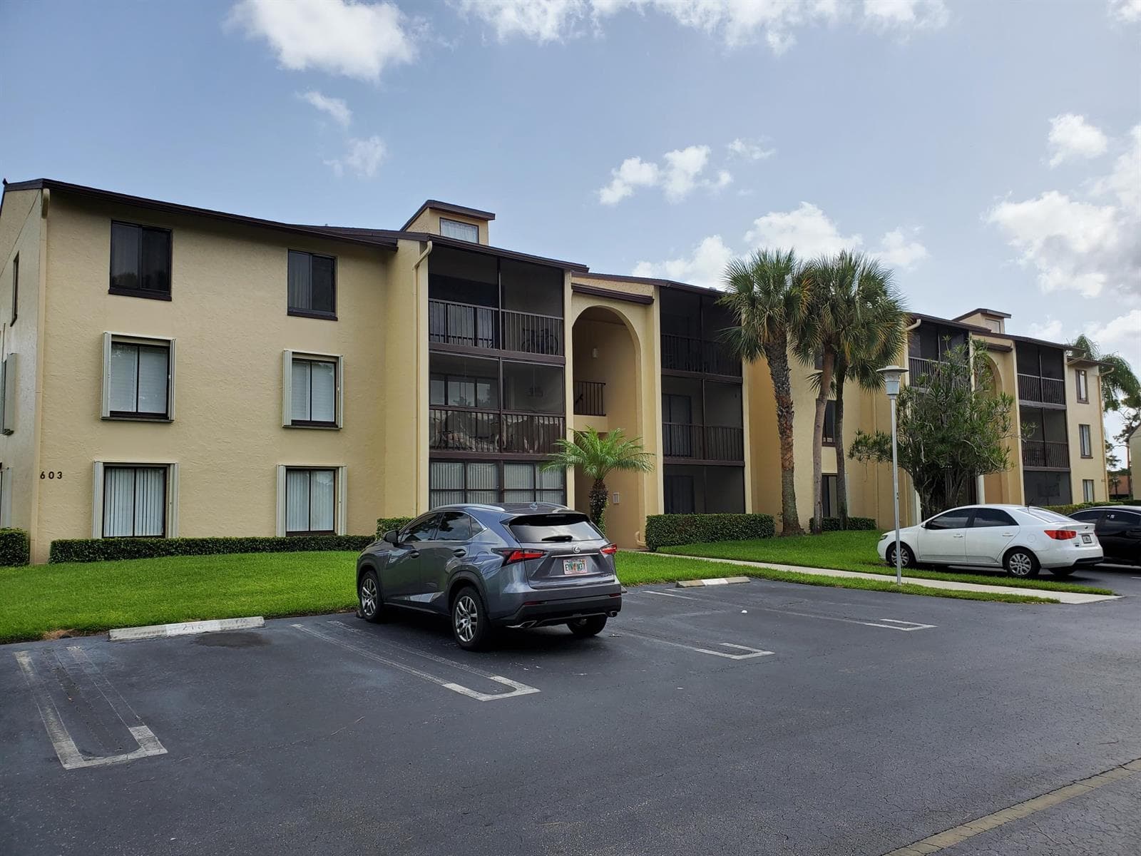 603 Sea Pine Way # B2, FL 33415 photo 2