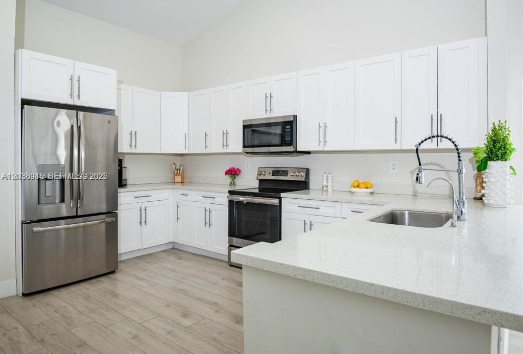 8325 NW 161st Ter, Miami Lakes, FL 33016 photo 4