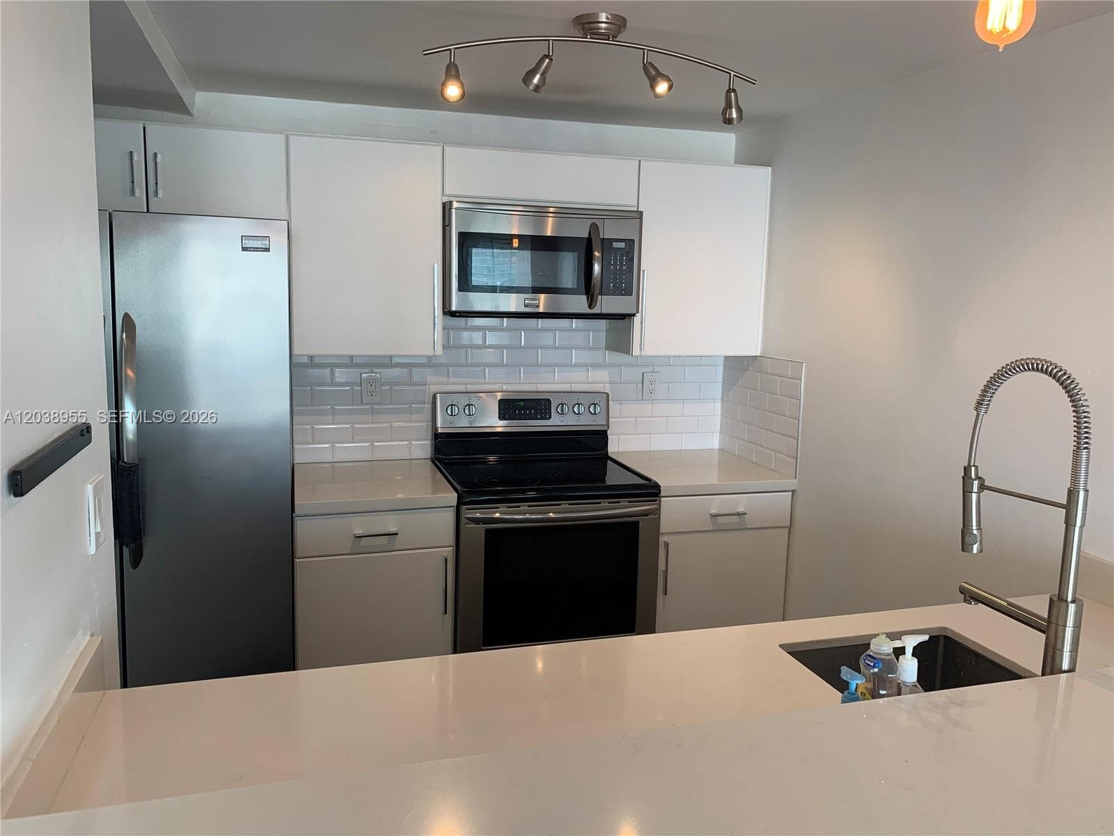 600 NE 36th St # 1017, Miami, FL 33137 photo 2