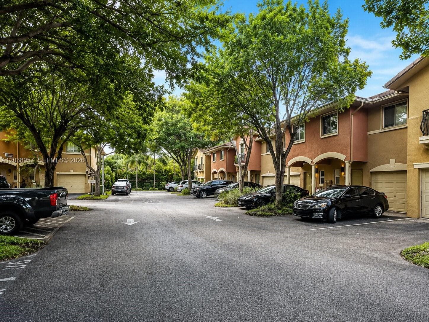 35 SE 3rd Ave # 11, Hallandale Beach, FL 33009 photo 2