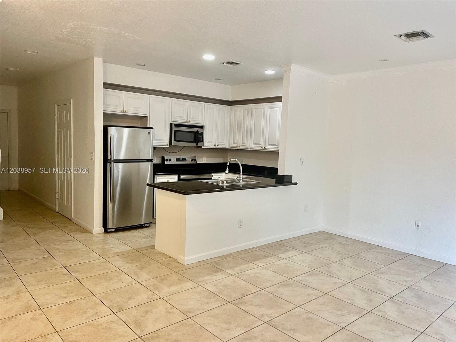35 SE 3rd Ave # 11, Hallandale Beach, FL 33009 photo 3