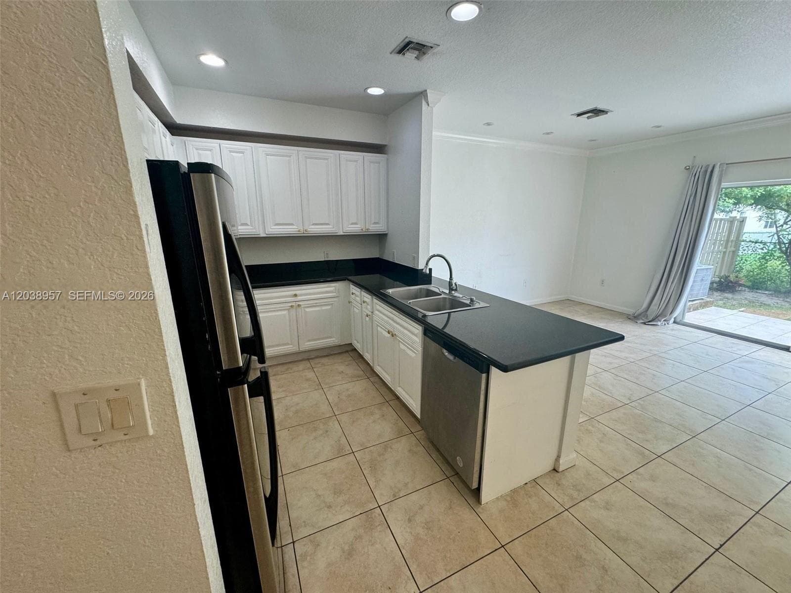 35 SE 3rd Ave # 11, Hallandale Beach, FL 33009 photo 4