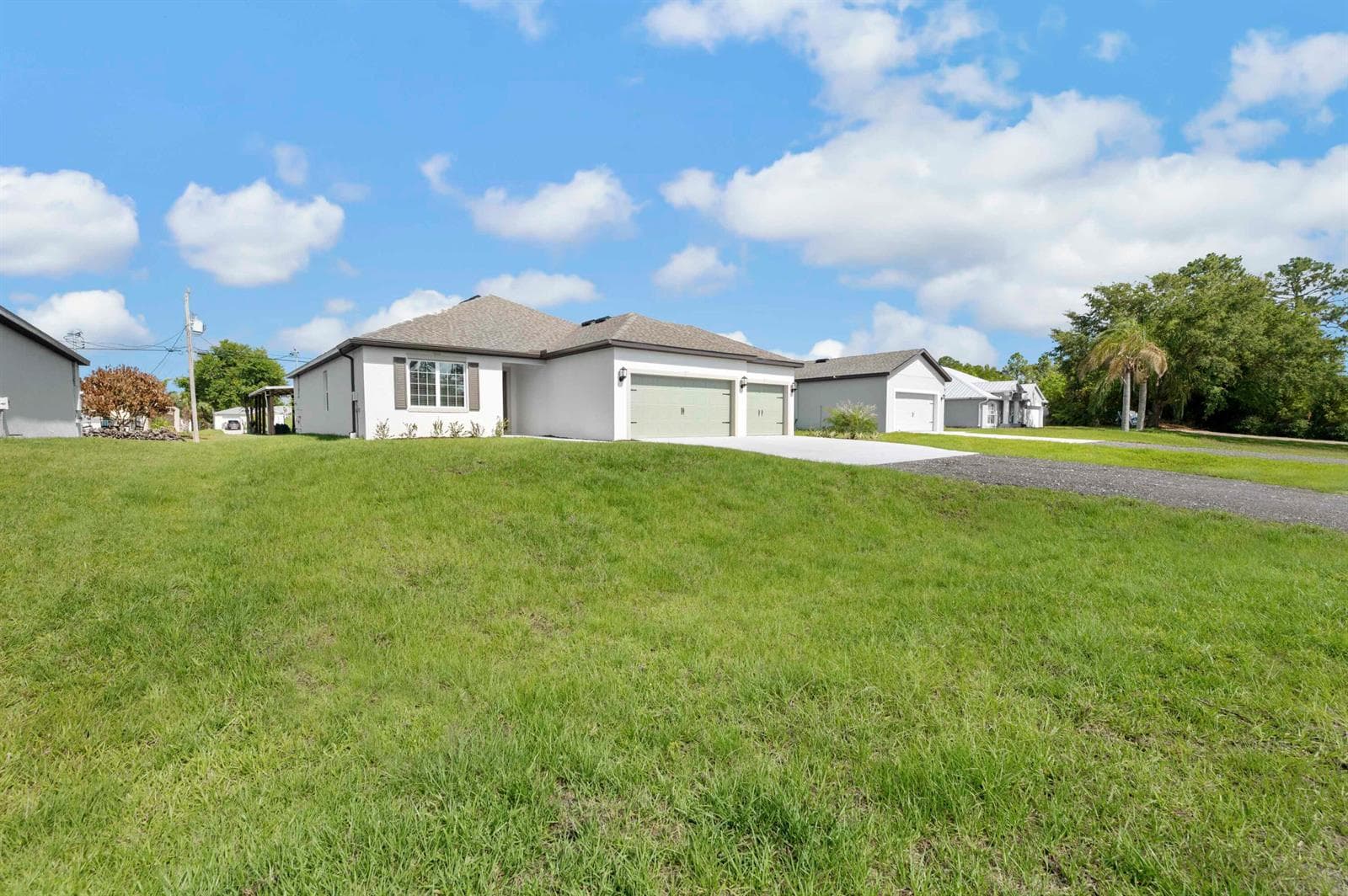 8225 95th Avenue, Vero Beach, FL 32967 photo 2