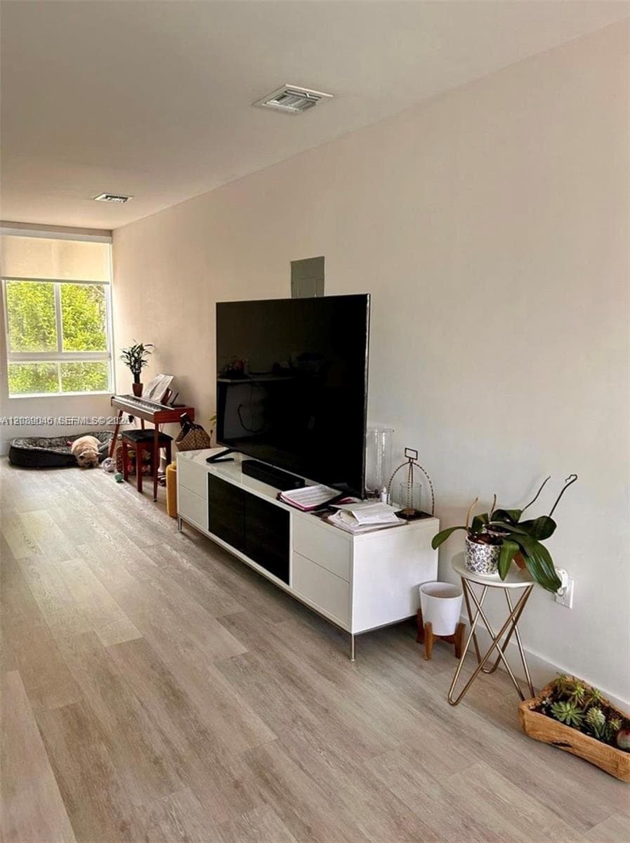 2561 NE 193rd St # 1201, Miami, FL 33180 photo 3