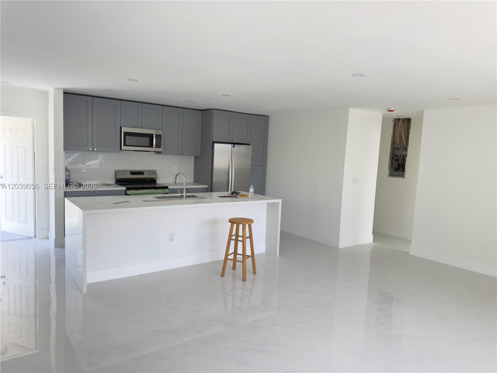 2191 NE 167th St # 5, North Miami Beach, FL 33162 photo 4