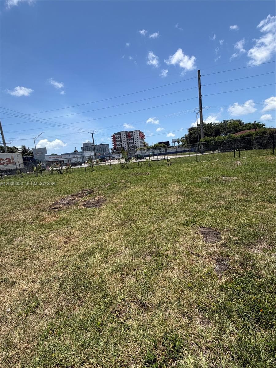 810 NW 79th St, Miami, FL 33150 photo 2