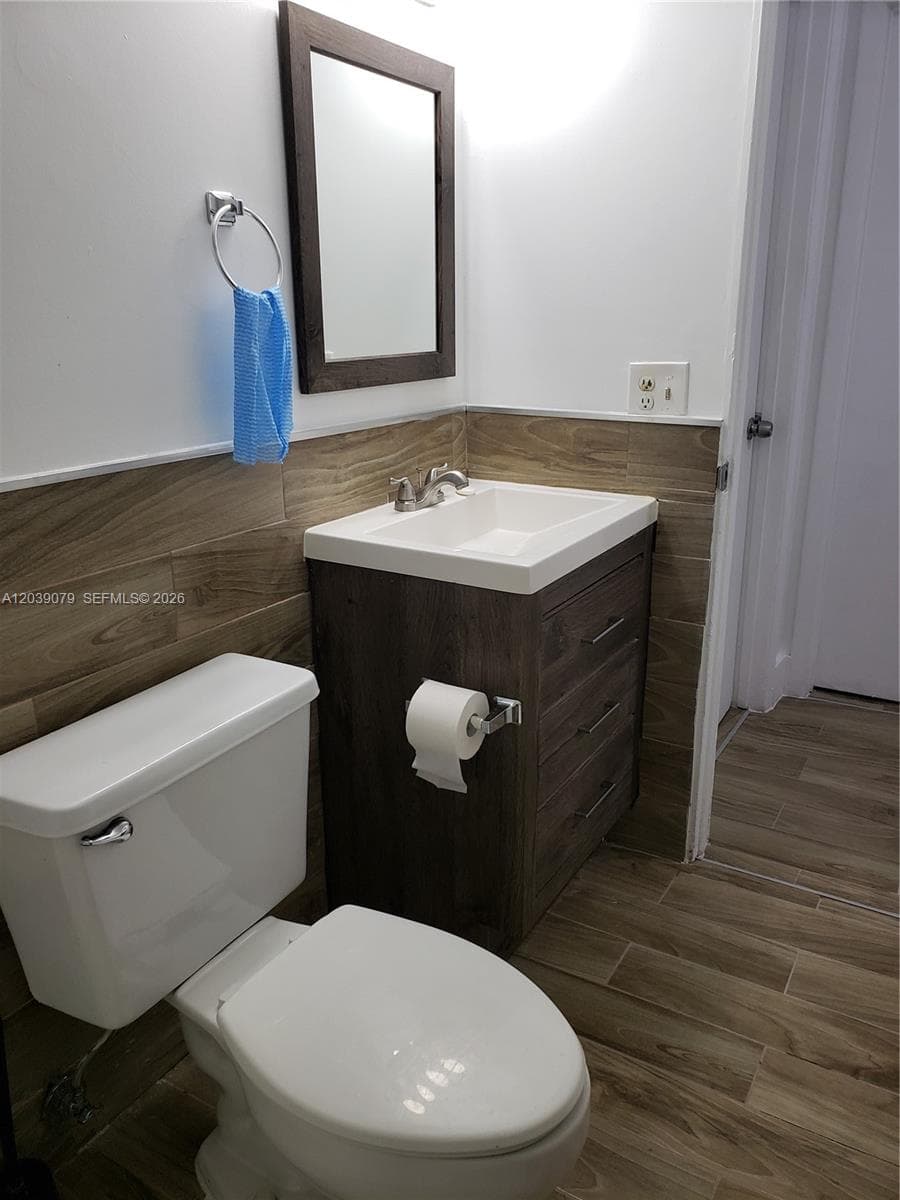 8075 NW 7th St # 115, Miami, FL 33126 photo 3