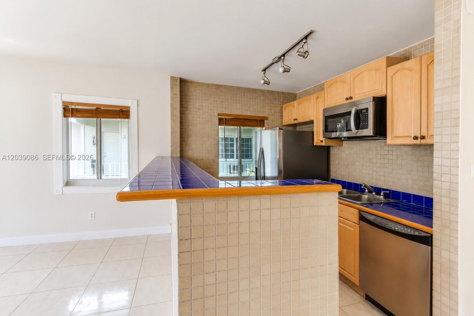 549 Meridian Ave # 12, Miami Beach, FL 33139 photo 3