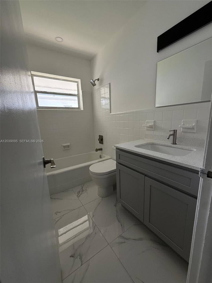 2191 NE 167th St # 1, North Miami Beach, FL 33162 photo 3