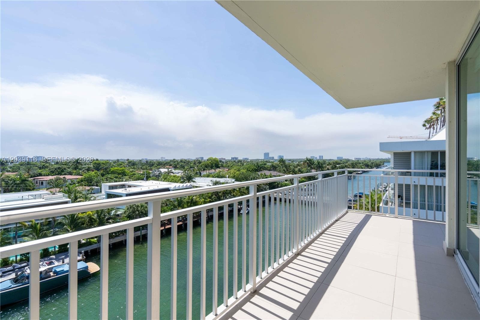 St Regis Apartments photo 3