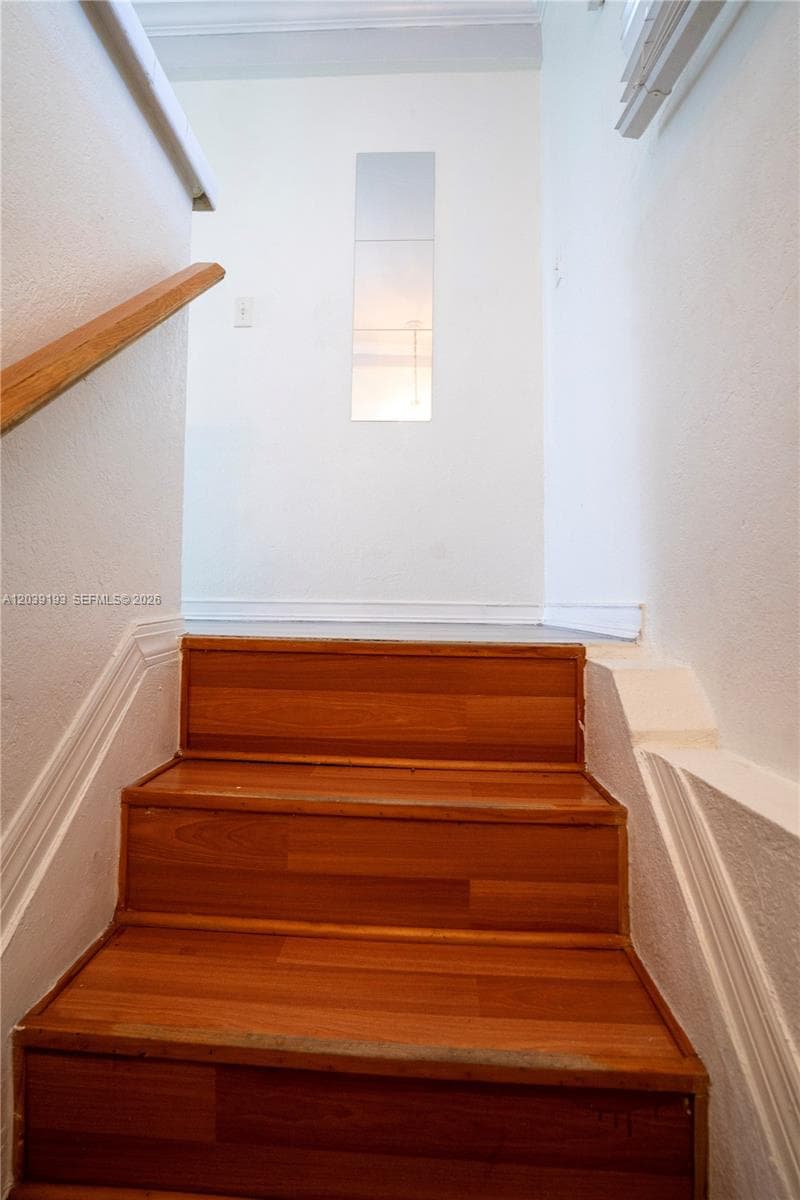 16990 NE 5th Ct # 2, North Miami Beach, FL 33162 photo 4