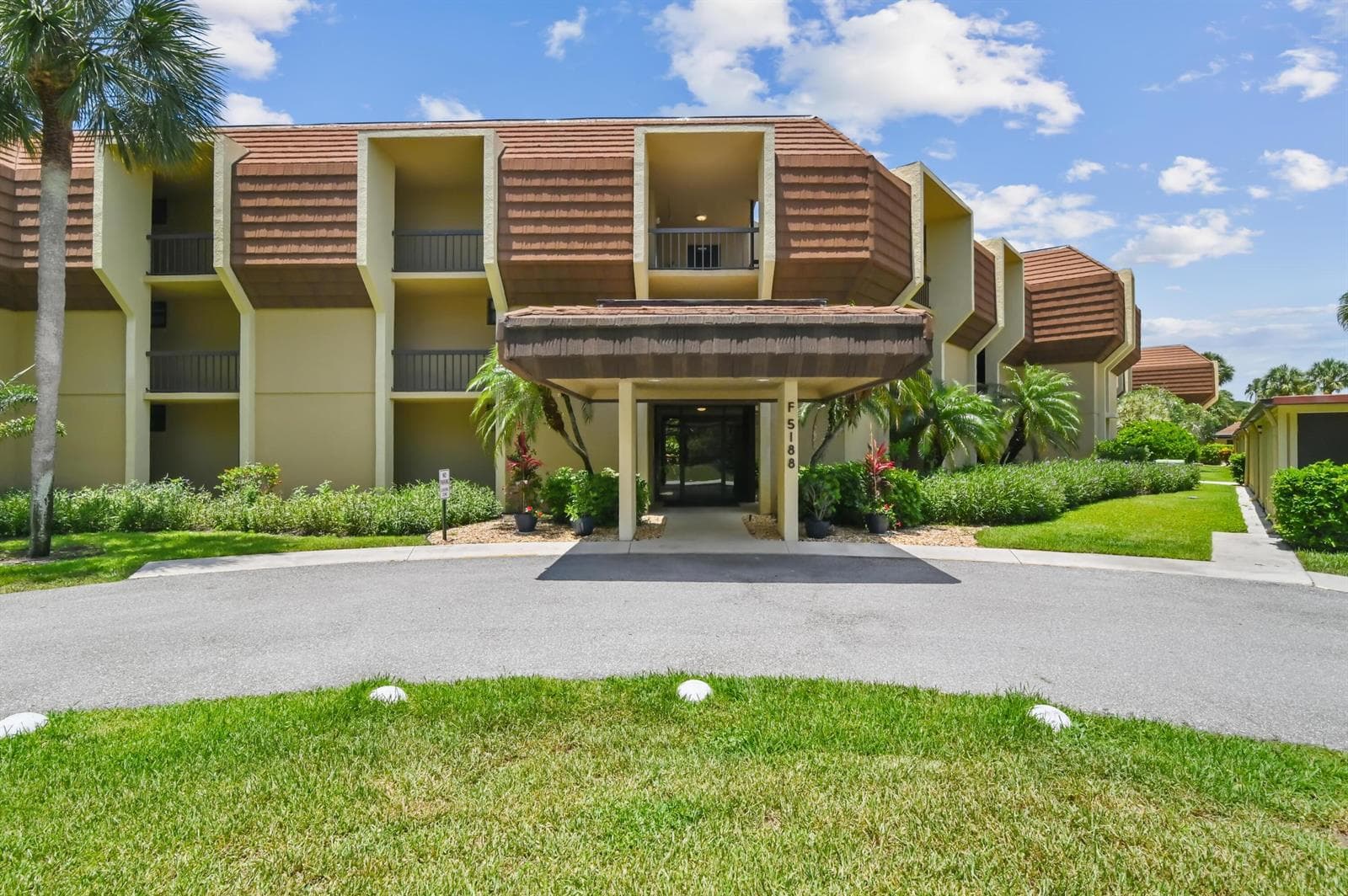 5188 Woodland Lakes Drive # 332, Palm Beach Gardens, FL 33418 photo 2