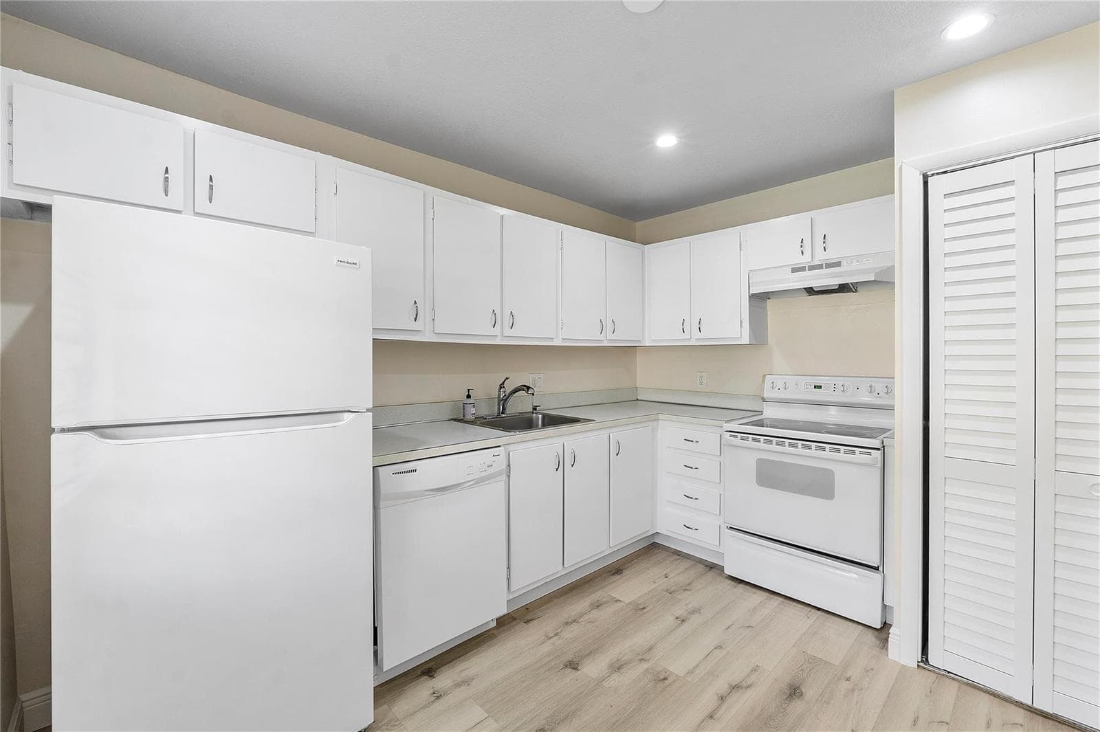 21542 Juego Circle # 27h, Boca Raton, FL 33433 photo 4