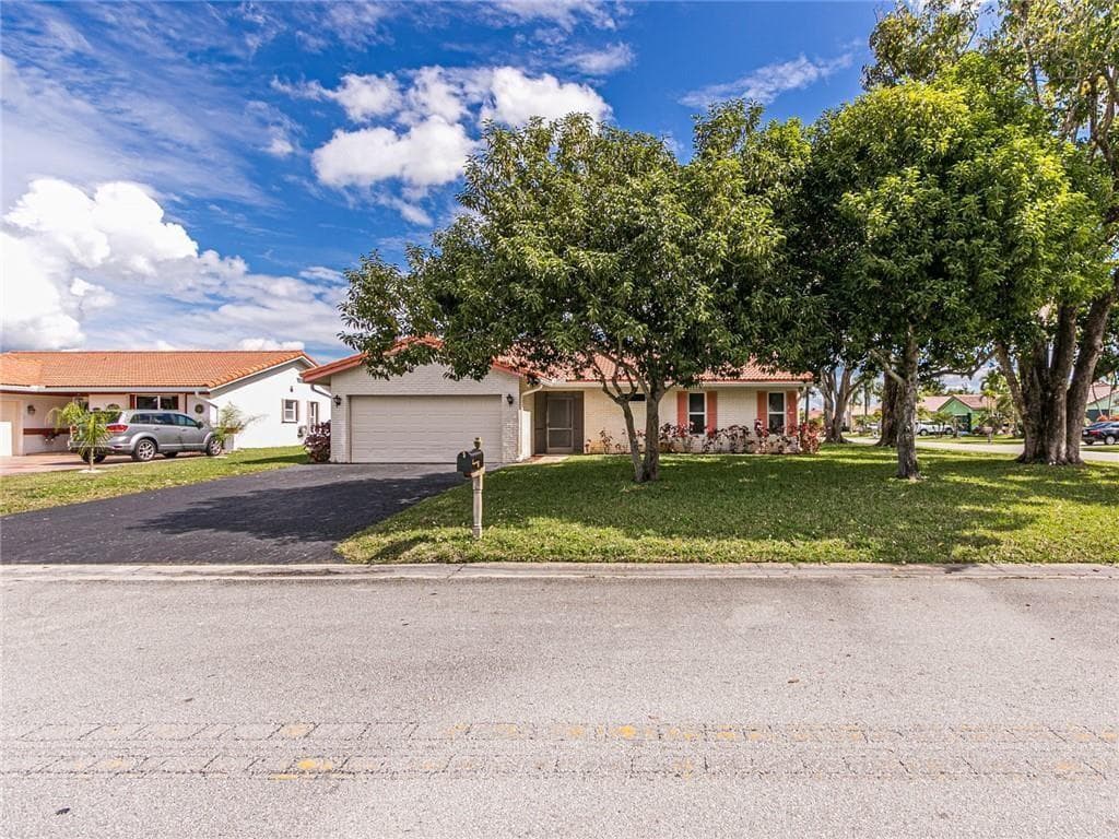7000 NW 107th Avenue, Tamarac, FL 33321 photo 2