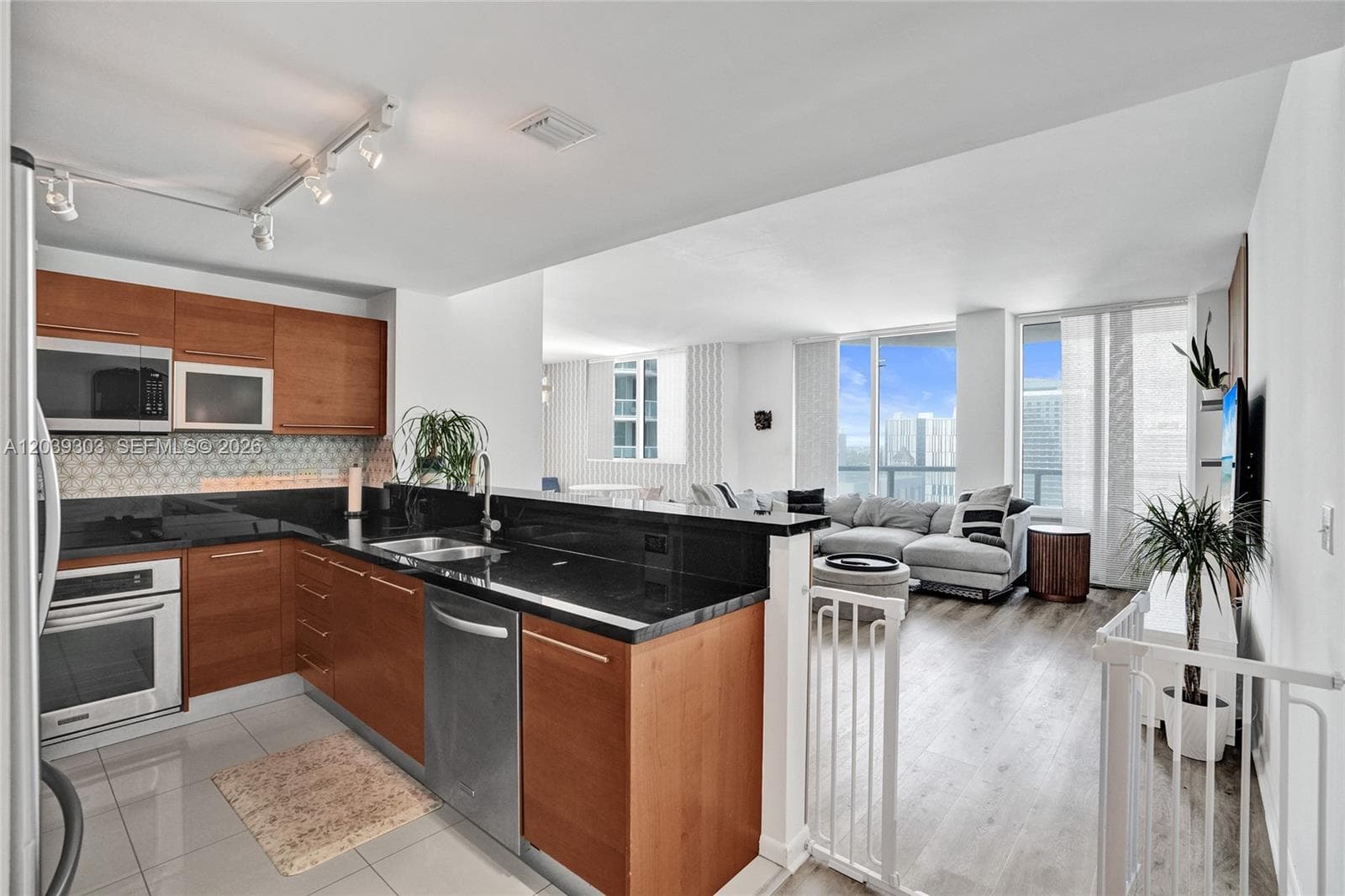 244 Biscayne Blvd # 3409, Miami, FL 33132 photo 3