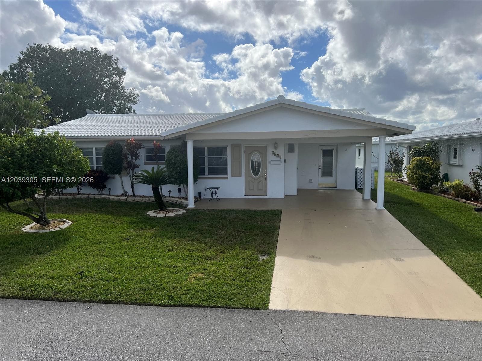 8604 NW 59th Pl, Tamarac, FL 33321 photo 2