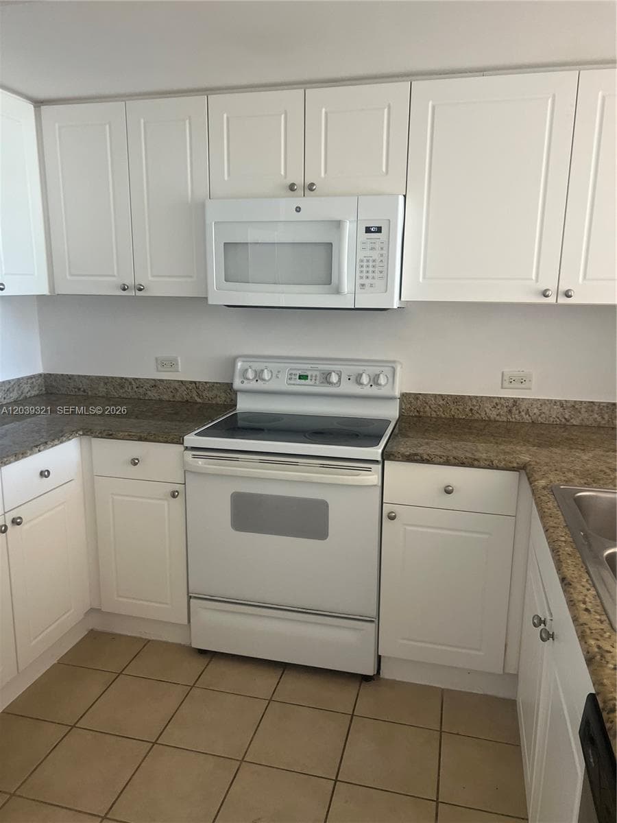 19501 W Country Club Dr # 611, Aventura, FL 33180 photo 3