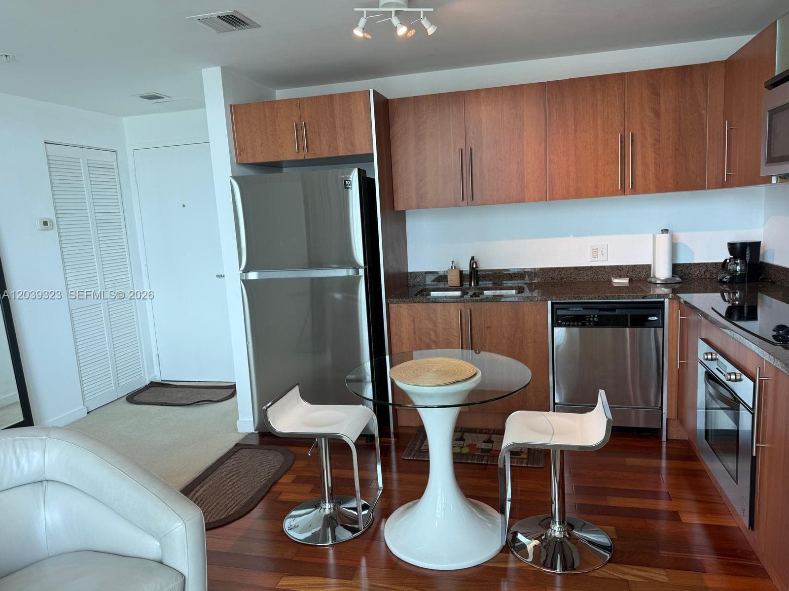 300 S Biscayne Blvd # T-3703, Miami, FL 33131 photo 2