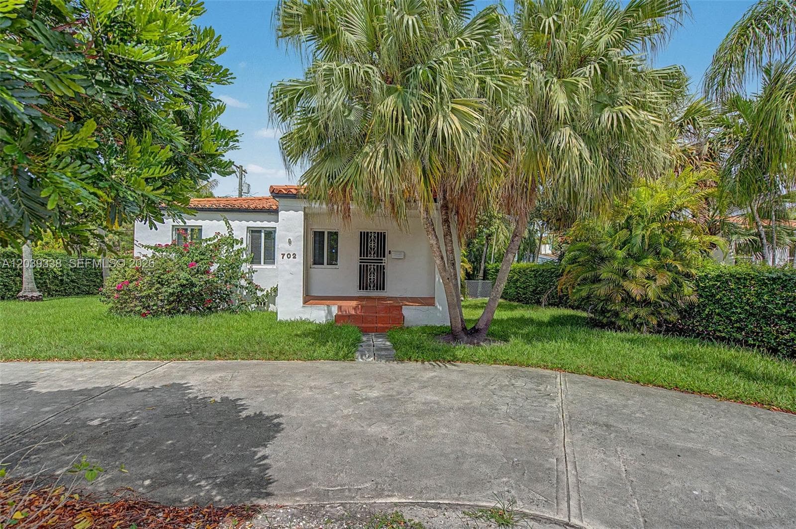 702 Boabadilla, Coral Gables, FL 33134 photo 2