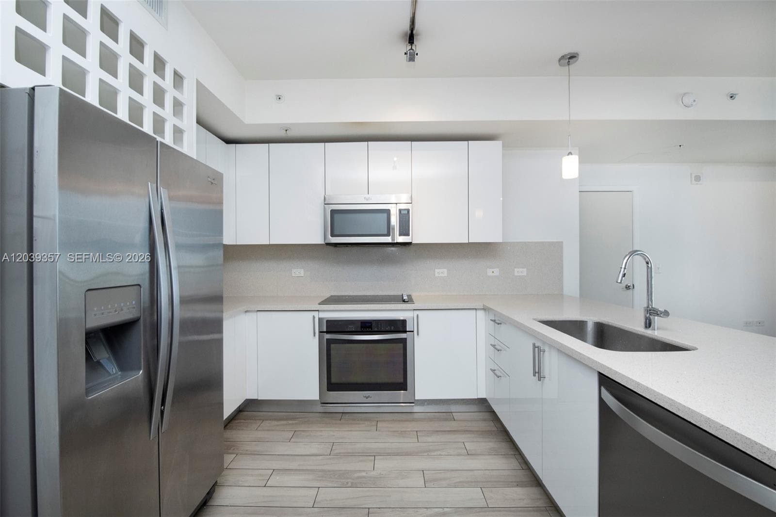 999 SW 1st Ave # 2402, Miami, FL 33130 photo 3