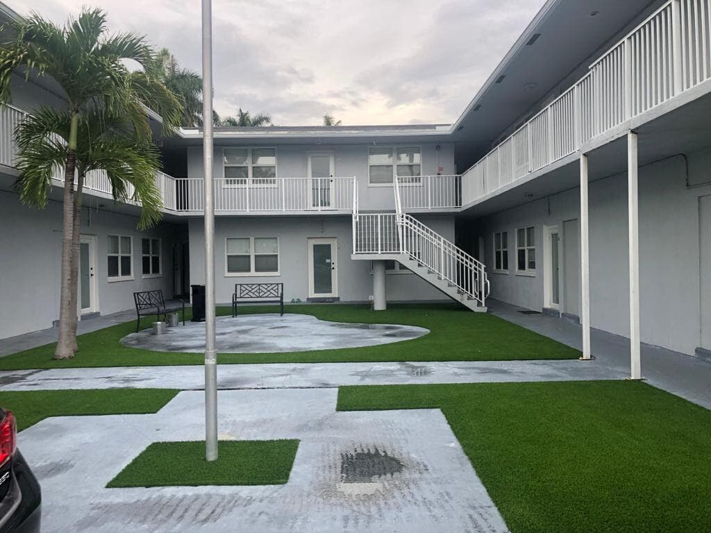 930 N 14th Court, Hollywood, FL 33020 photo 2
