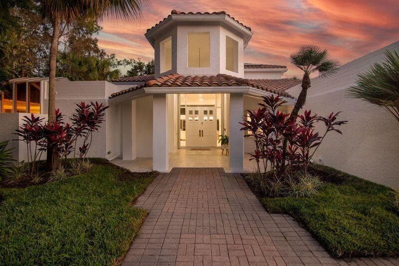 1084 Seagull Park Road S, West Palm Beach, FL 33411 photo 2